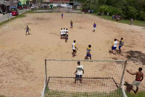 Badaró Cup movimenta o Teotônio Vilela no Dia dos Pais e reúne futebol, lazer e comércio local Domingo de Dia dos Pais foi marcado por futebol, confraternização e movimentação no bairro Teotônio Vilela, em Ilhéus.