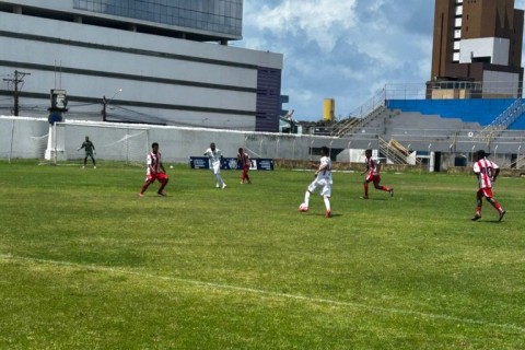 Copa Distrital de Ilhéus reuni família e um Grande número de pessoas no estádio .