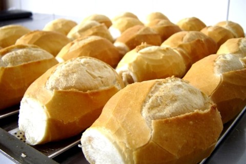 Preços do pão nas padarias sobe e cafezinho do santo dia continua em alto.