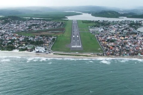 🚨 Obra polêmica em área de manguezal no Aeroporto de Ilhéus levanta suspeita de crime ambiental