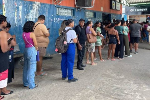 DESCASO NO SIT: SEGURANÇA SE RECUSA A AJUDAR JOVEM EM SITUAÇÃO DE RISCO